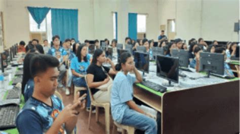 Graduating Students in Negros Get SSS Head Start.